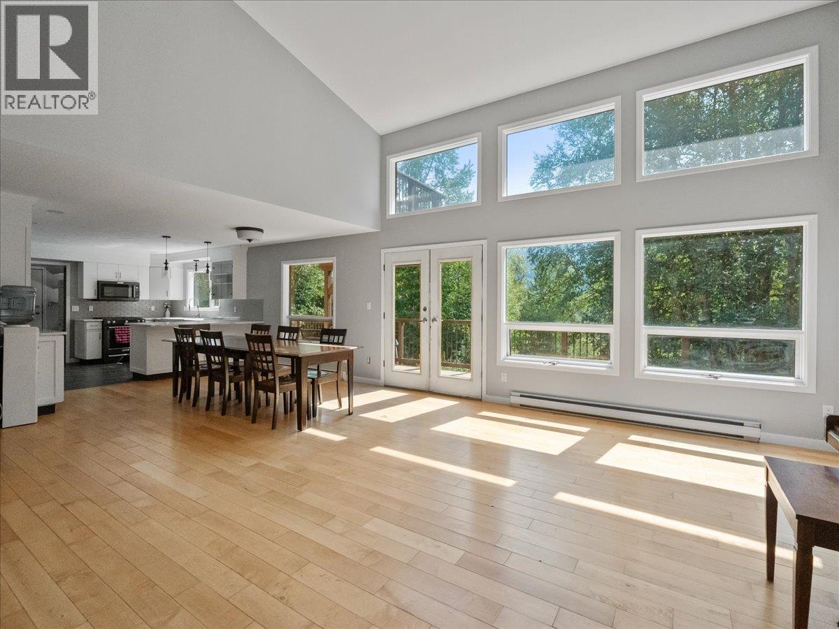 6172 SLOCAN RIVER Road - 20