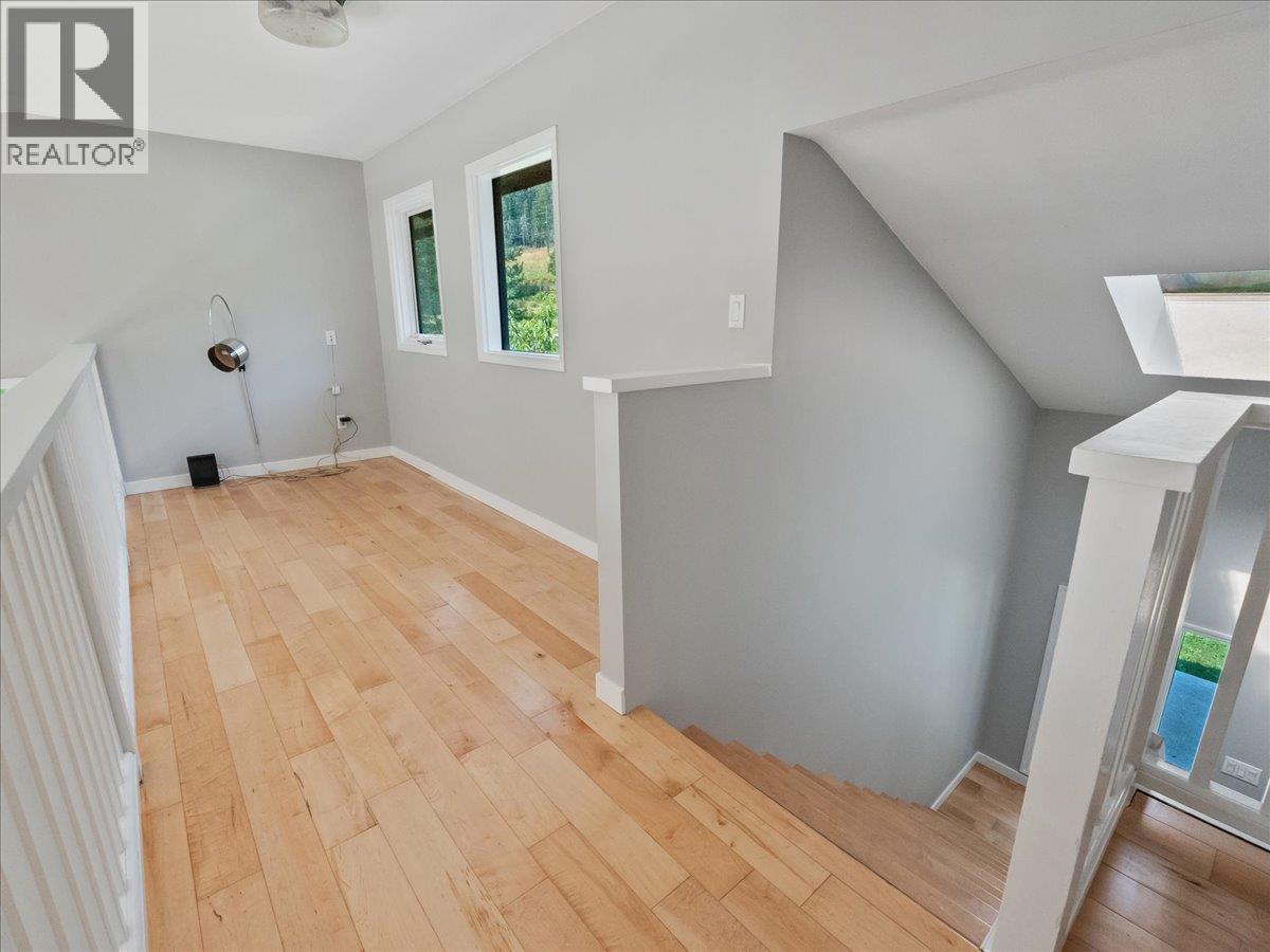 6172 SLOCAN RIVER Road - 38
