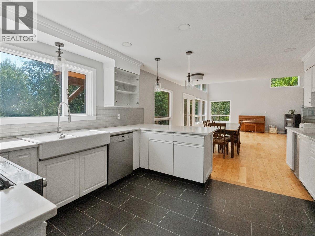 6172 SLOCAN RIVER Road - 27