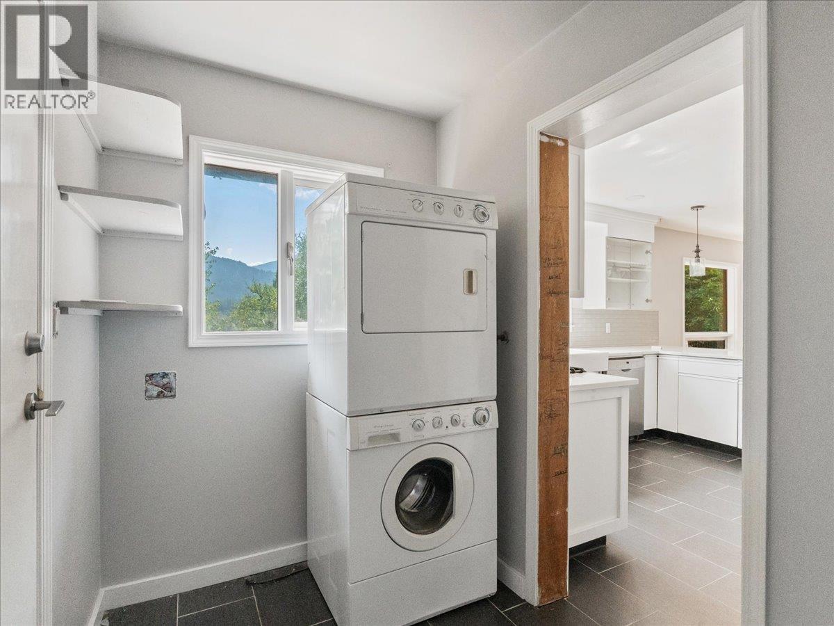 6172 SLOCAN RIVER Road - 28