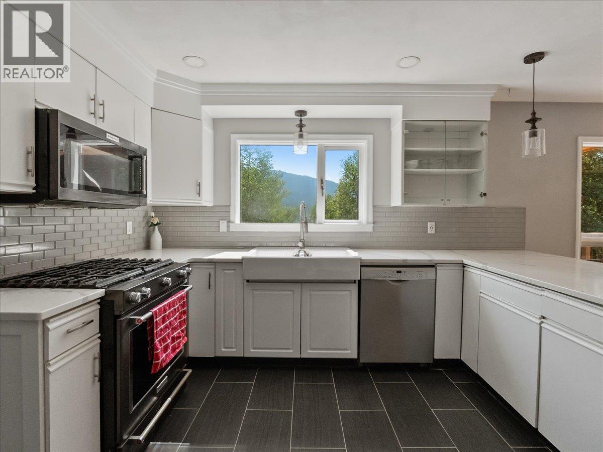 6172 SLOCAN RIVER Road - 26