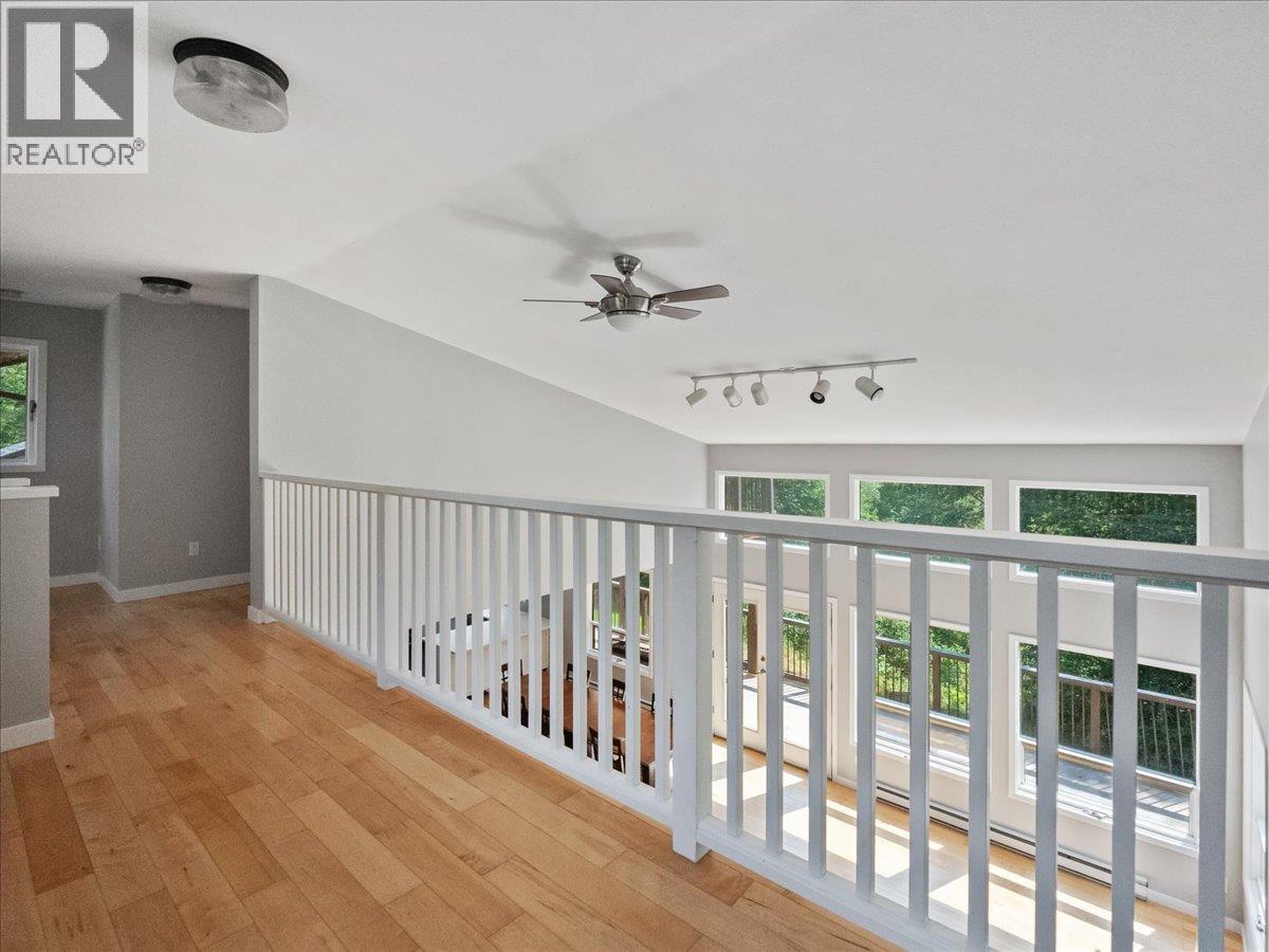 6172 SLOCAN RIVER Road - 39