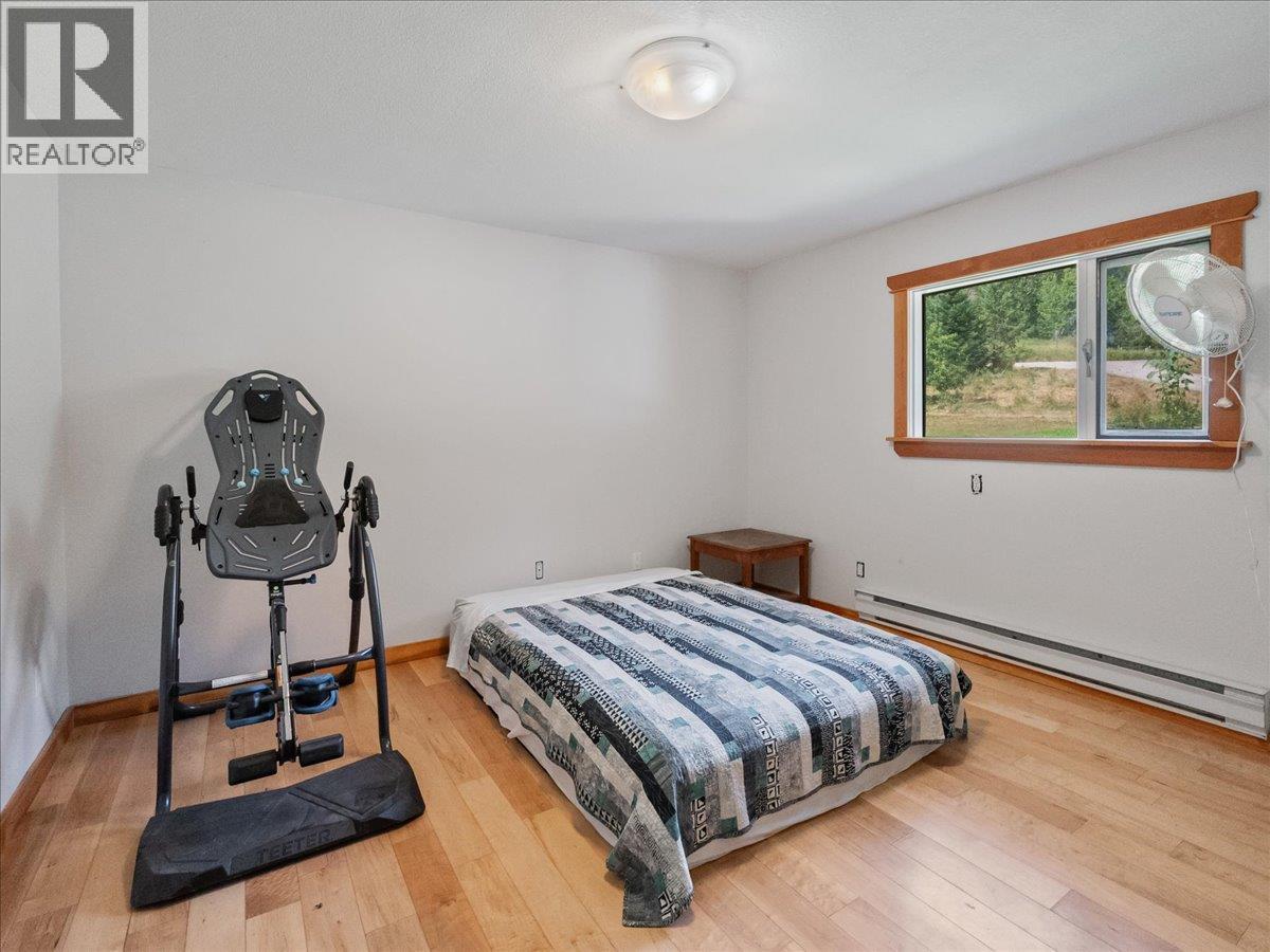 6172 SLOCAN RIVER Road - 34