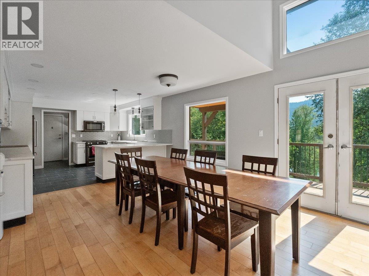 6172 SLOCAN RIVER Road - 23