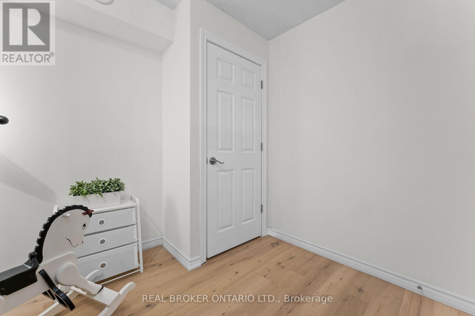 #502 99 CAMERON STREET - 18