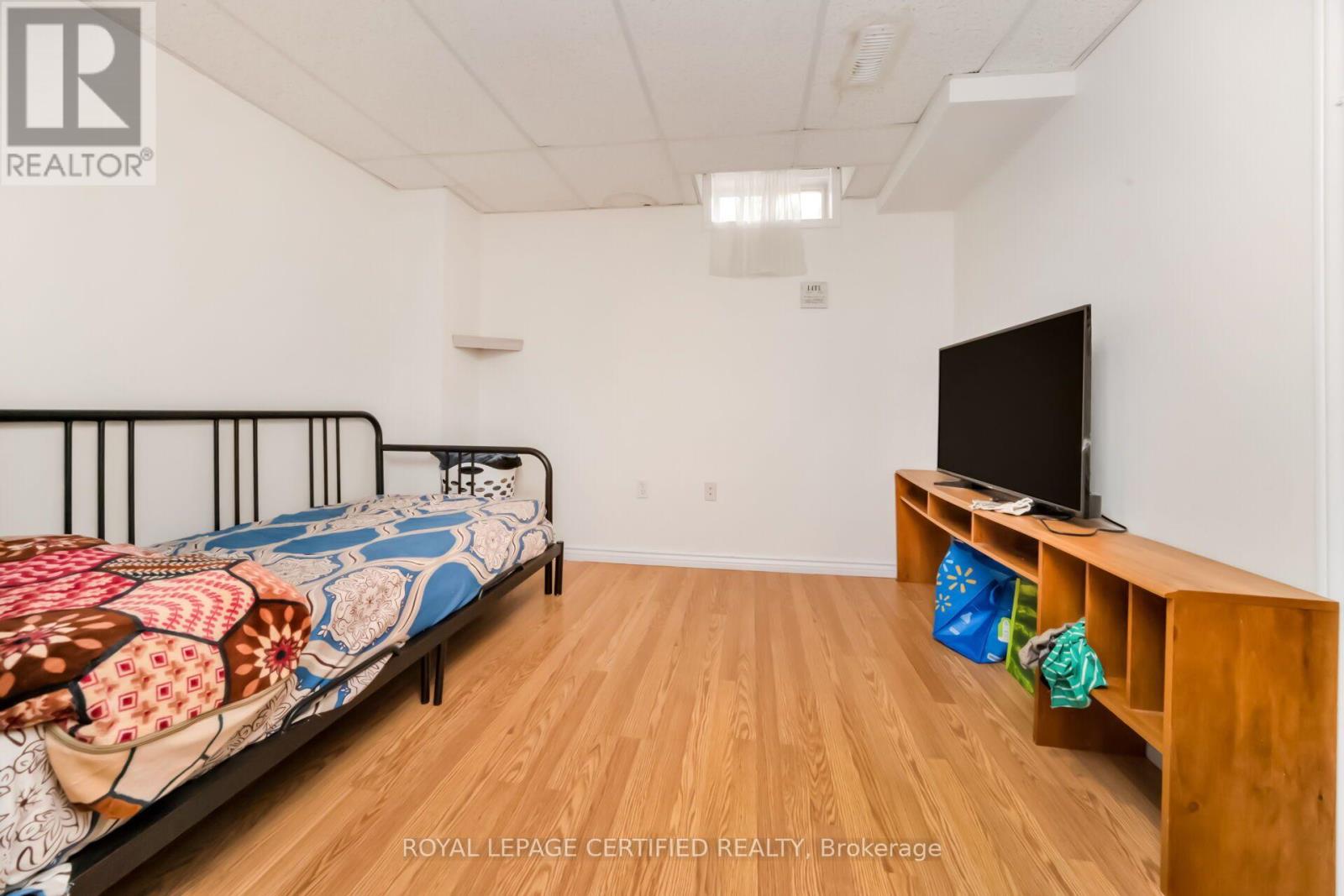 42 TRUMPET VALLEY BOULEVARD - 25