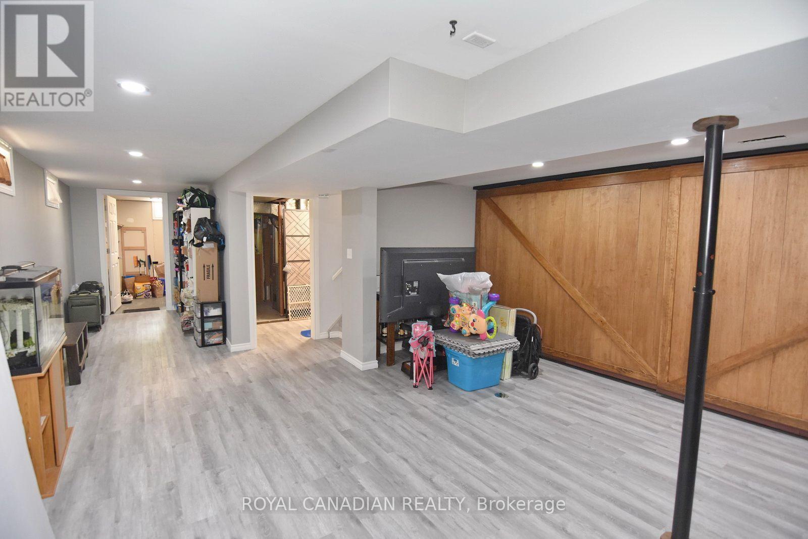 1635 ELSMERE AVENUE - 31