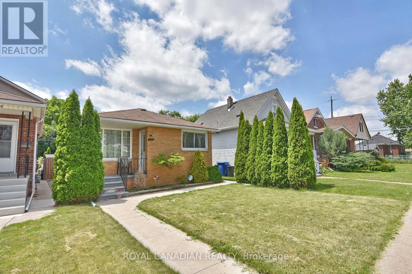 1635 ELSMERE AVENUE - 4