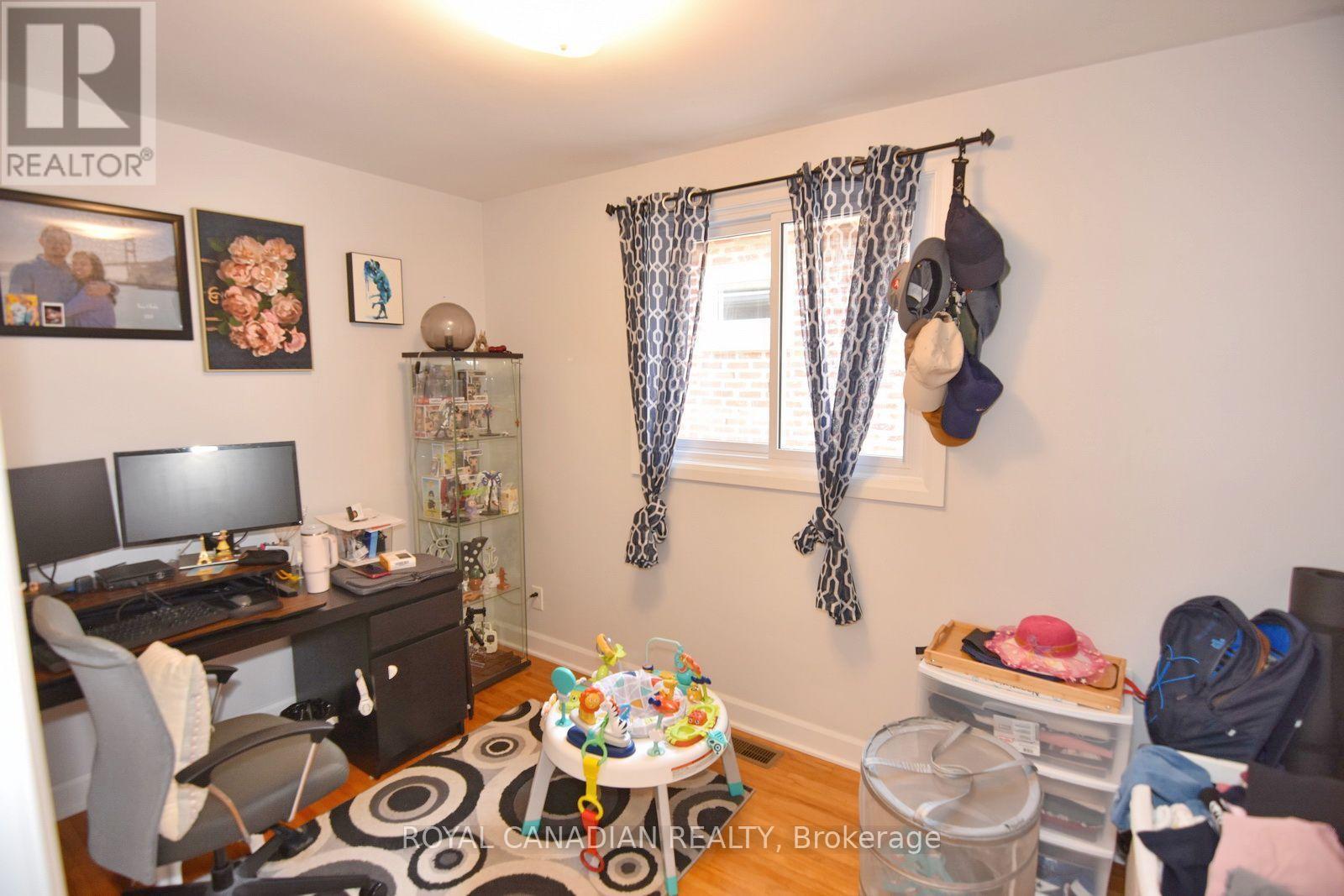 1635 ELSMERE AVENUE - 19
