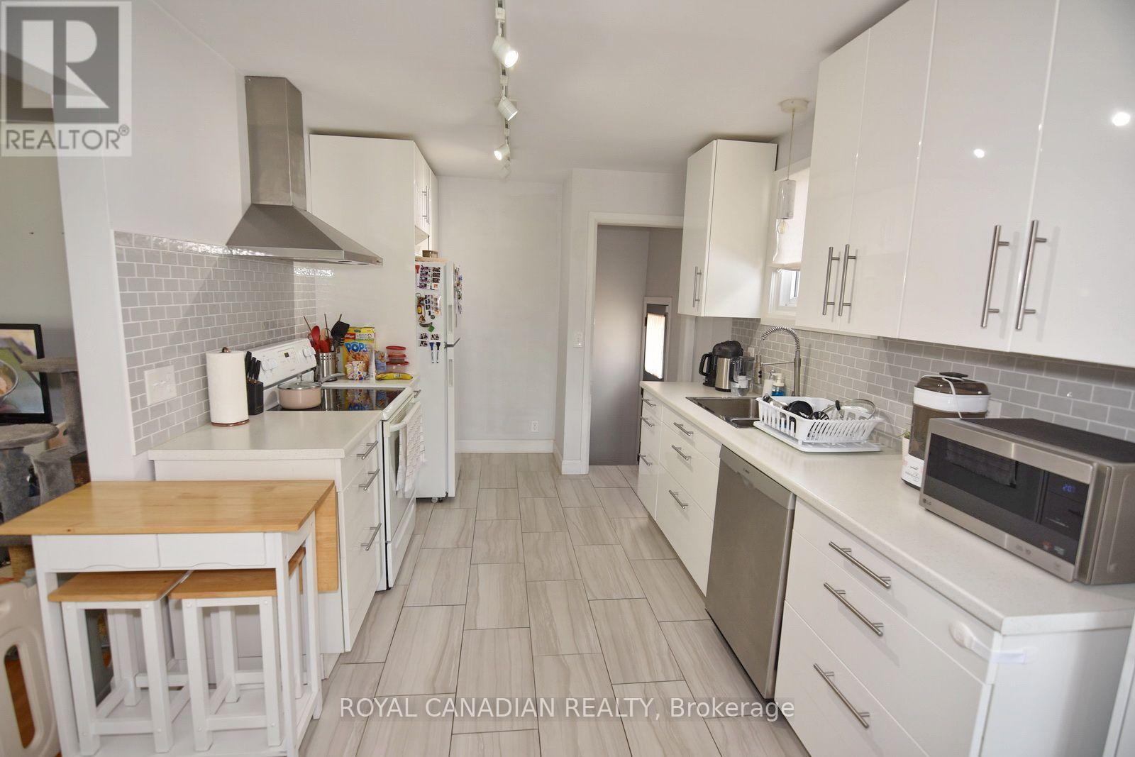 1635 ELSMERE AVENUE - 12