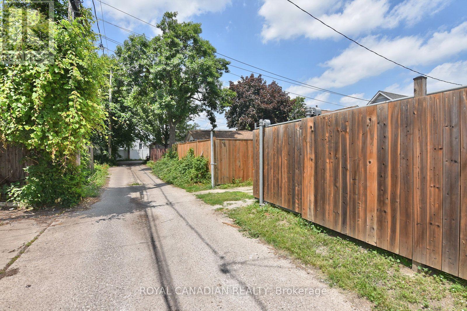 1635 ELSMERE AVENUE - 48