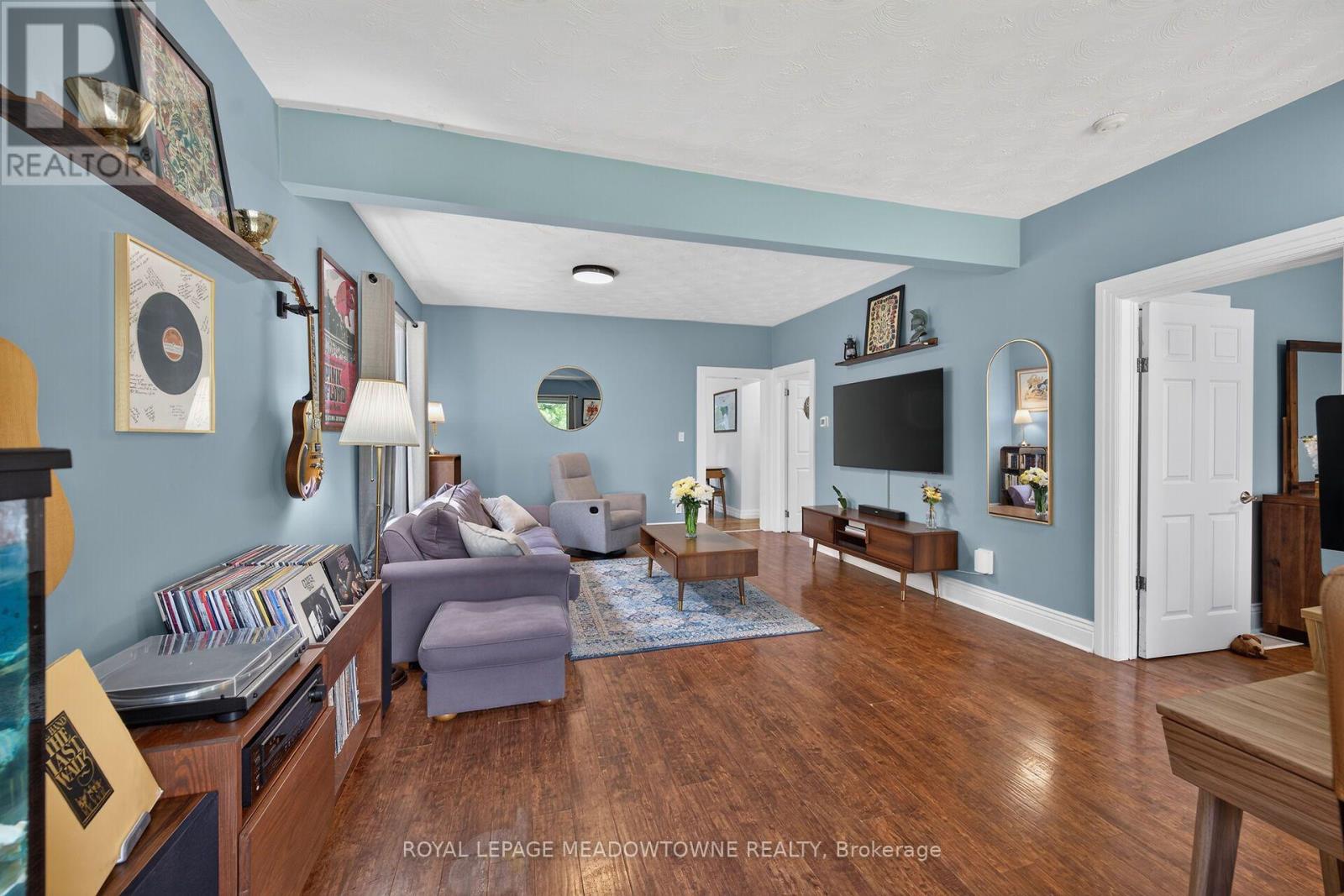 11 STIRTON AVENUE - 15