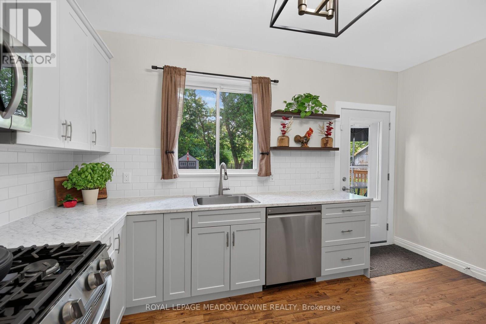 11 STIRTON AVENUE - 27