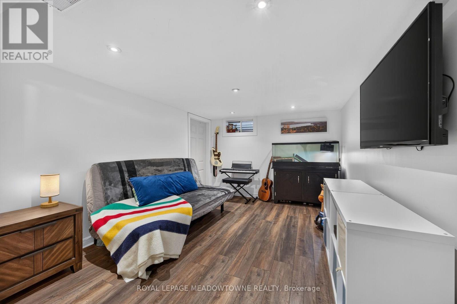 11 STIRTON AVENUE - 34