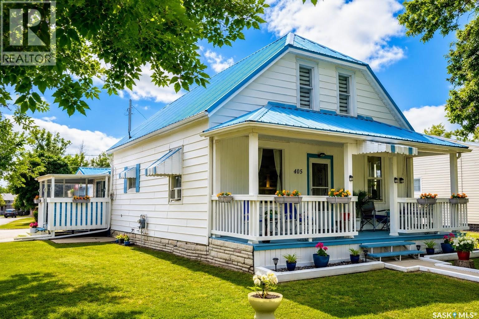 405 Saskatchewan STREET - 1