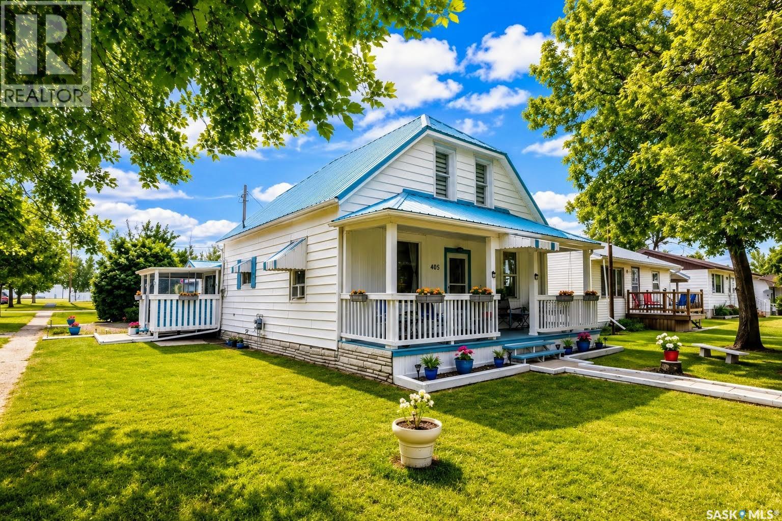 405 Saskatchewan STREET - 2