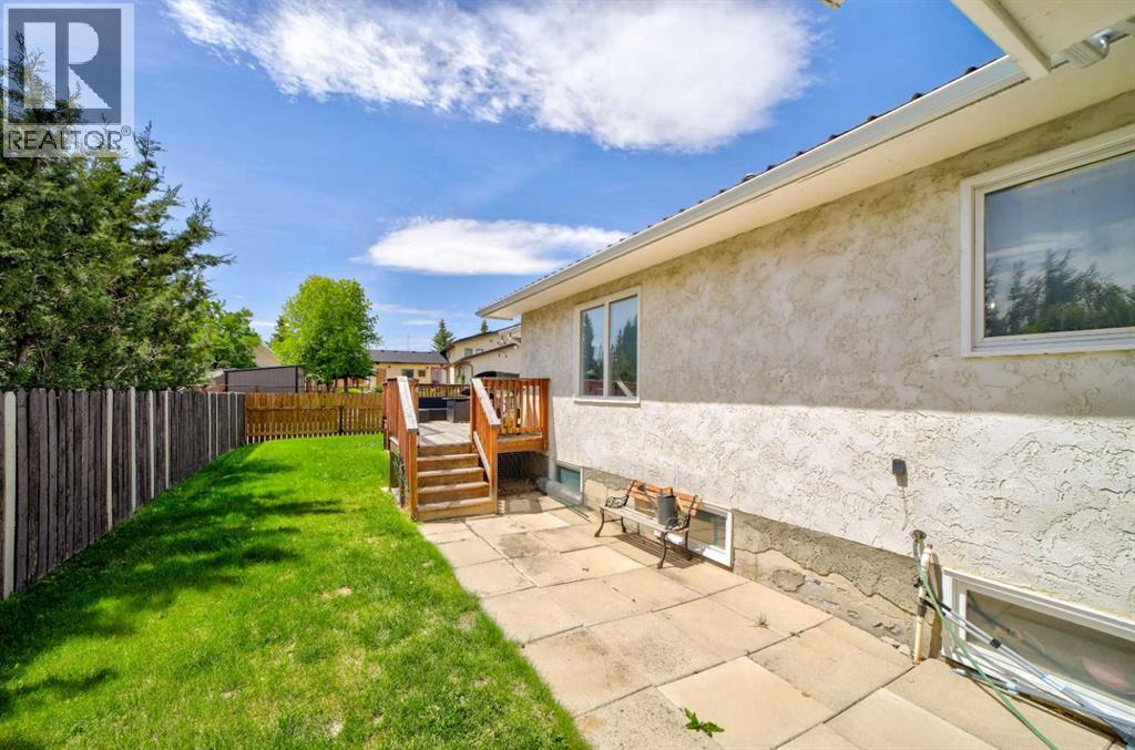 844 Foothills Avenue - 35
