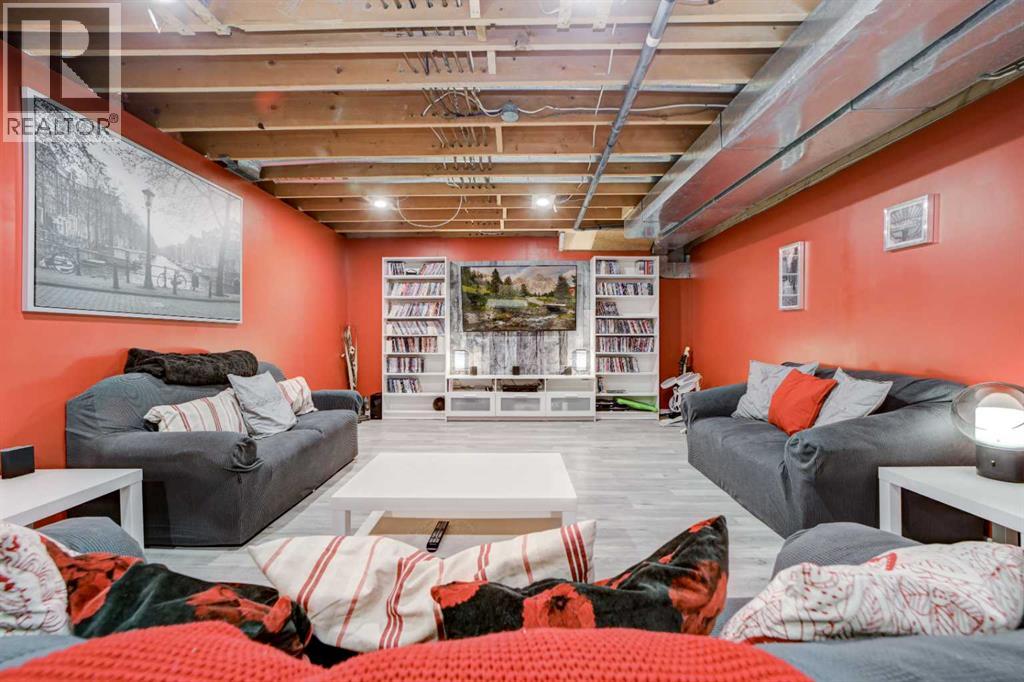 844 Foothills Avenue - 26