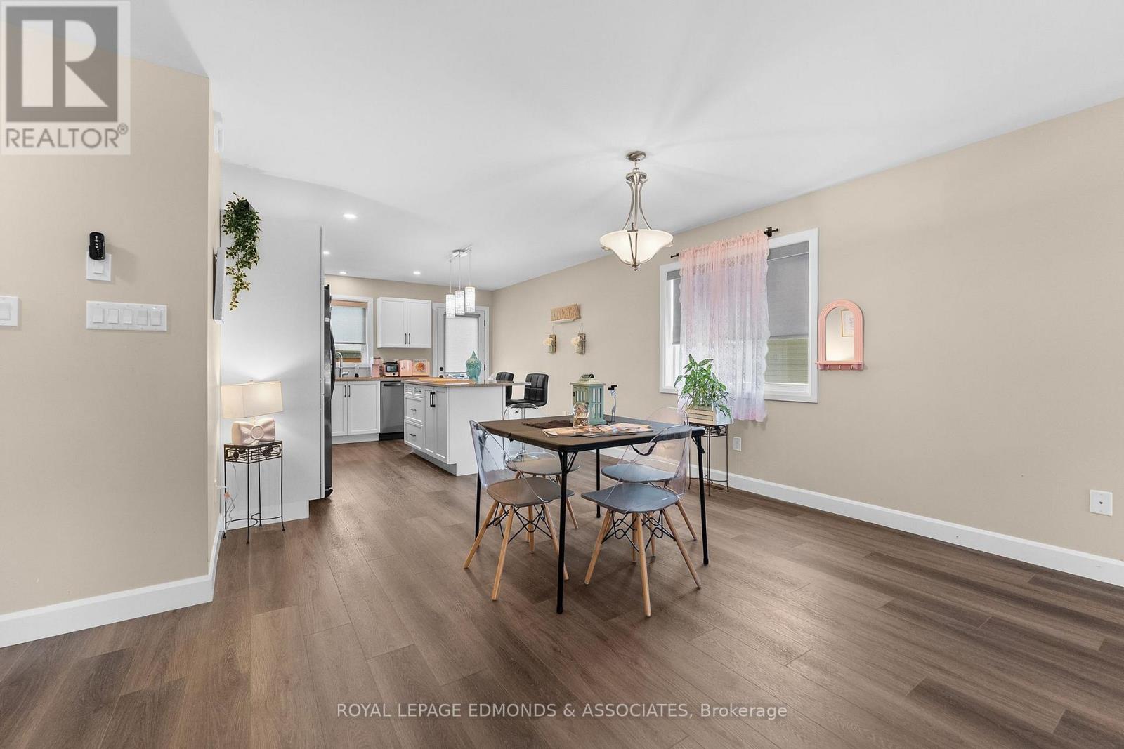 1313 BLAKELY CRESCENT - 11