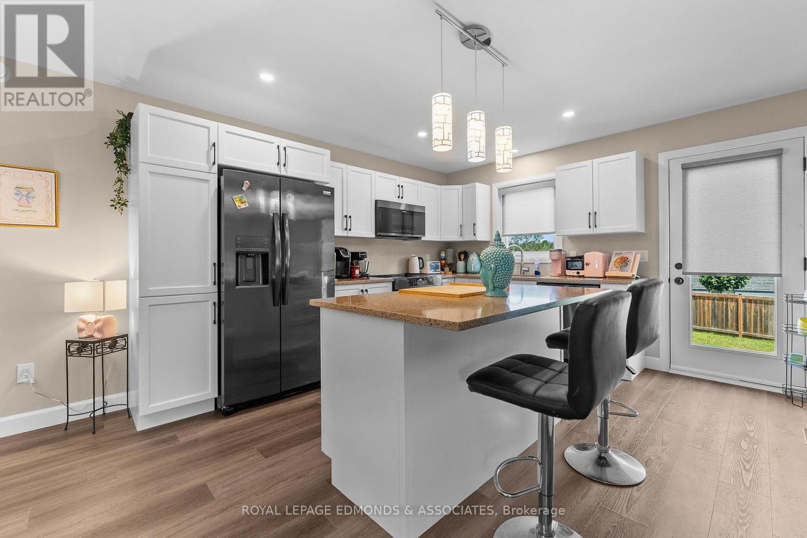 1313 BLAKELY CRESCENT - 12