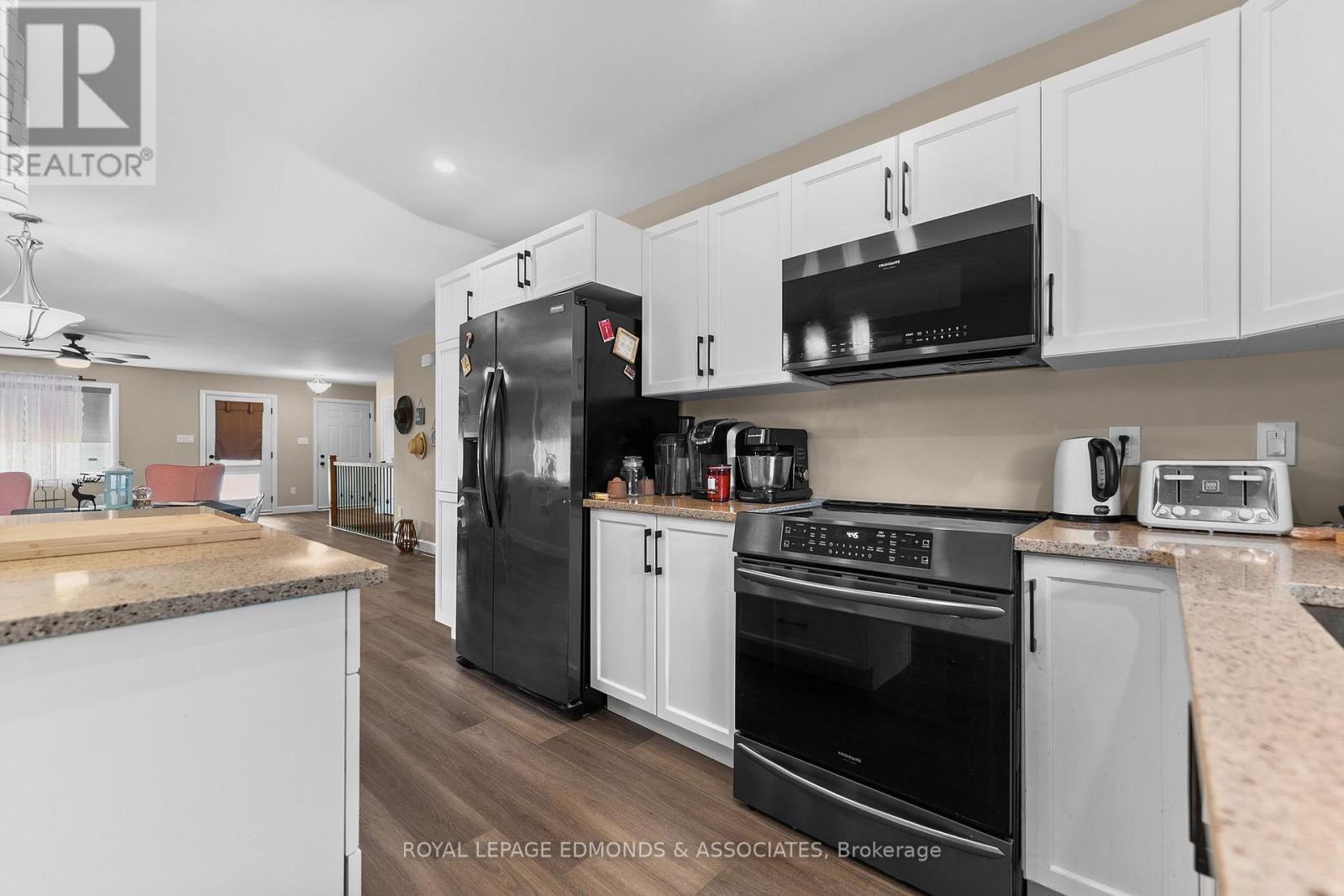 1313 BLAKELY CRESCENT - 13
