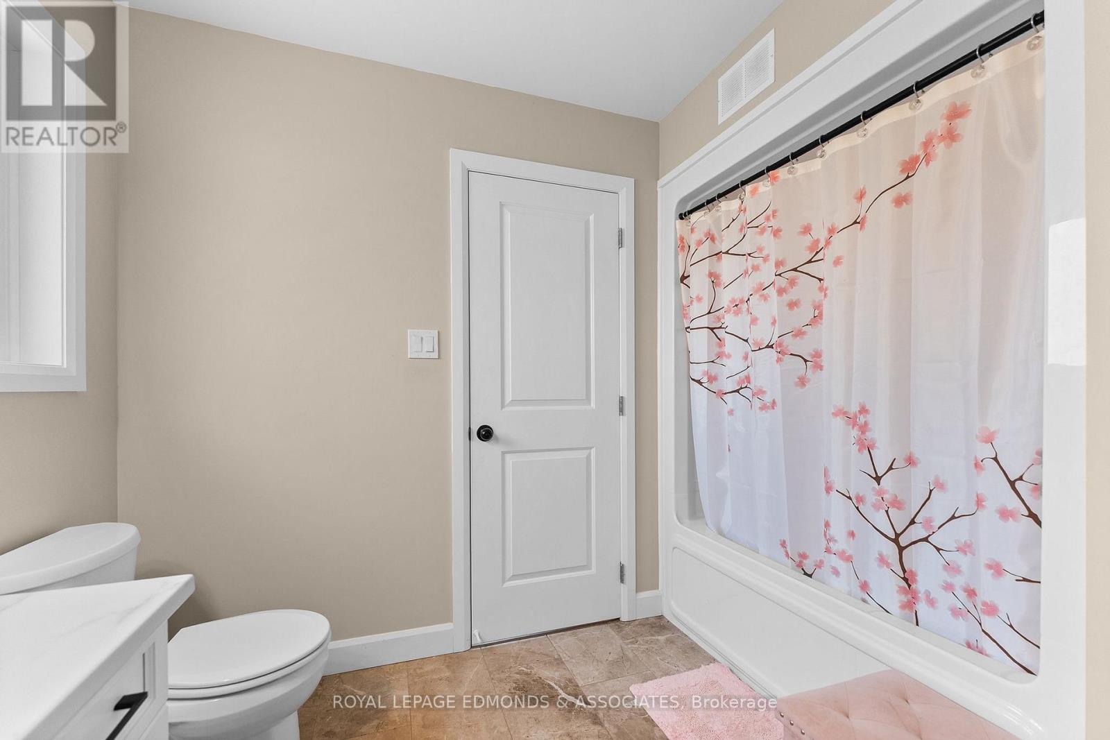 1313 BLAKELY CRESCENT - 19