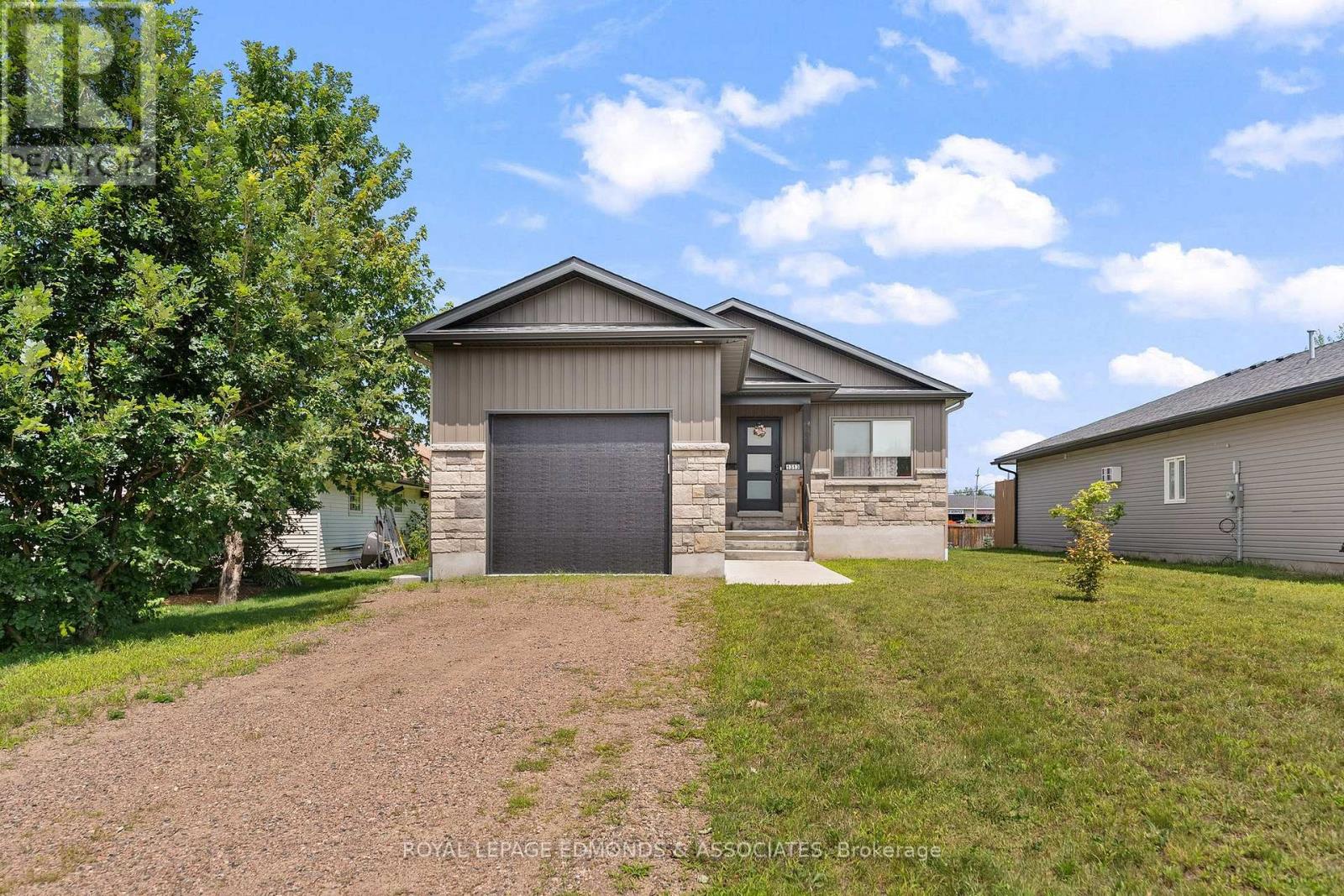 1313 BLAKELY CRESCENT - 2