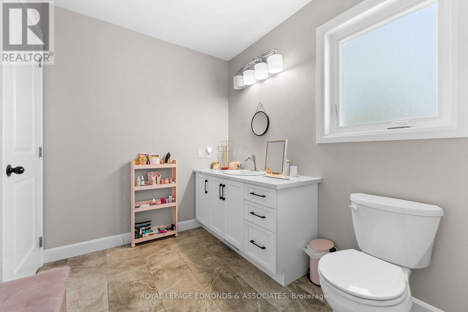 1313 BLAKELY CRESCENT - 20