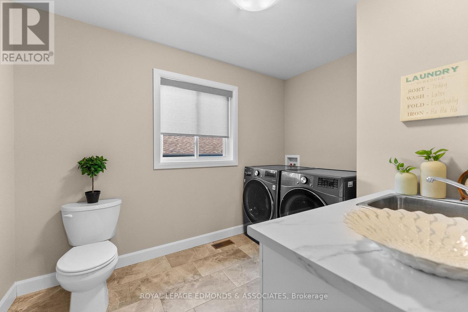 1313 BLAKELY CRESCENT - 23