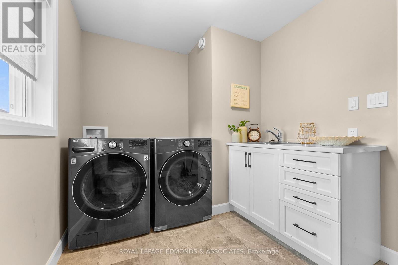 1313 BLAKELY CRESCENT - 24
