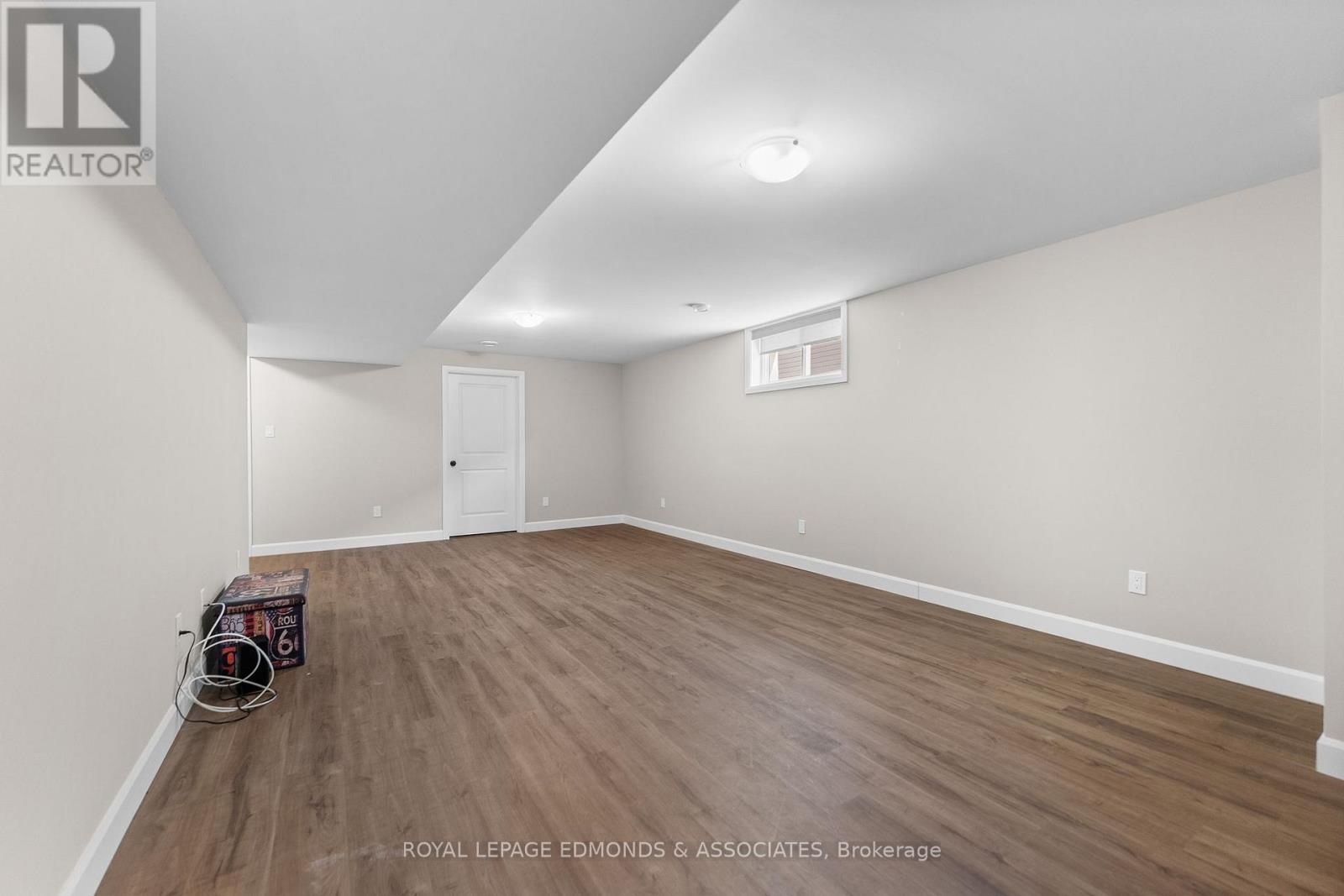 1313 BLAKELY CRESCENT - 28