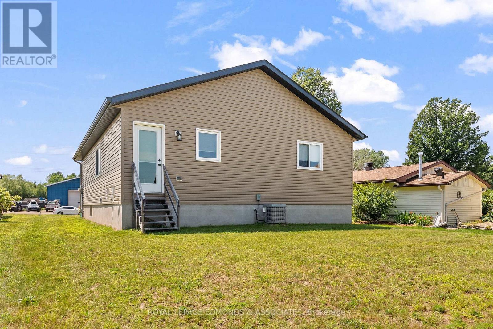 1313 BLAKELY CRESCENT - 30