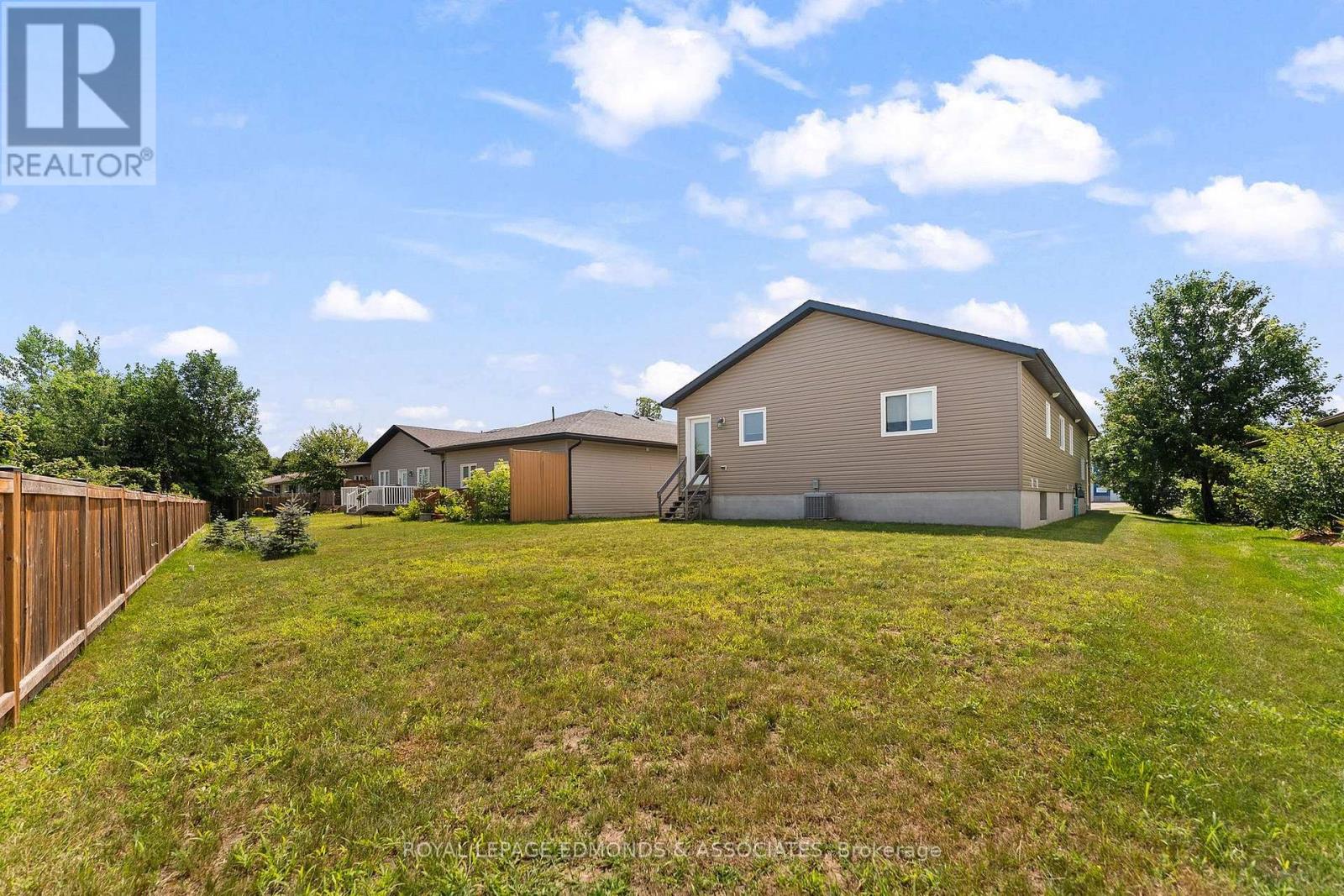 1313 BLAKELY CRESCENT - 32