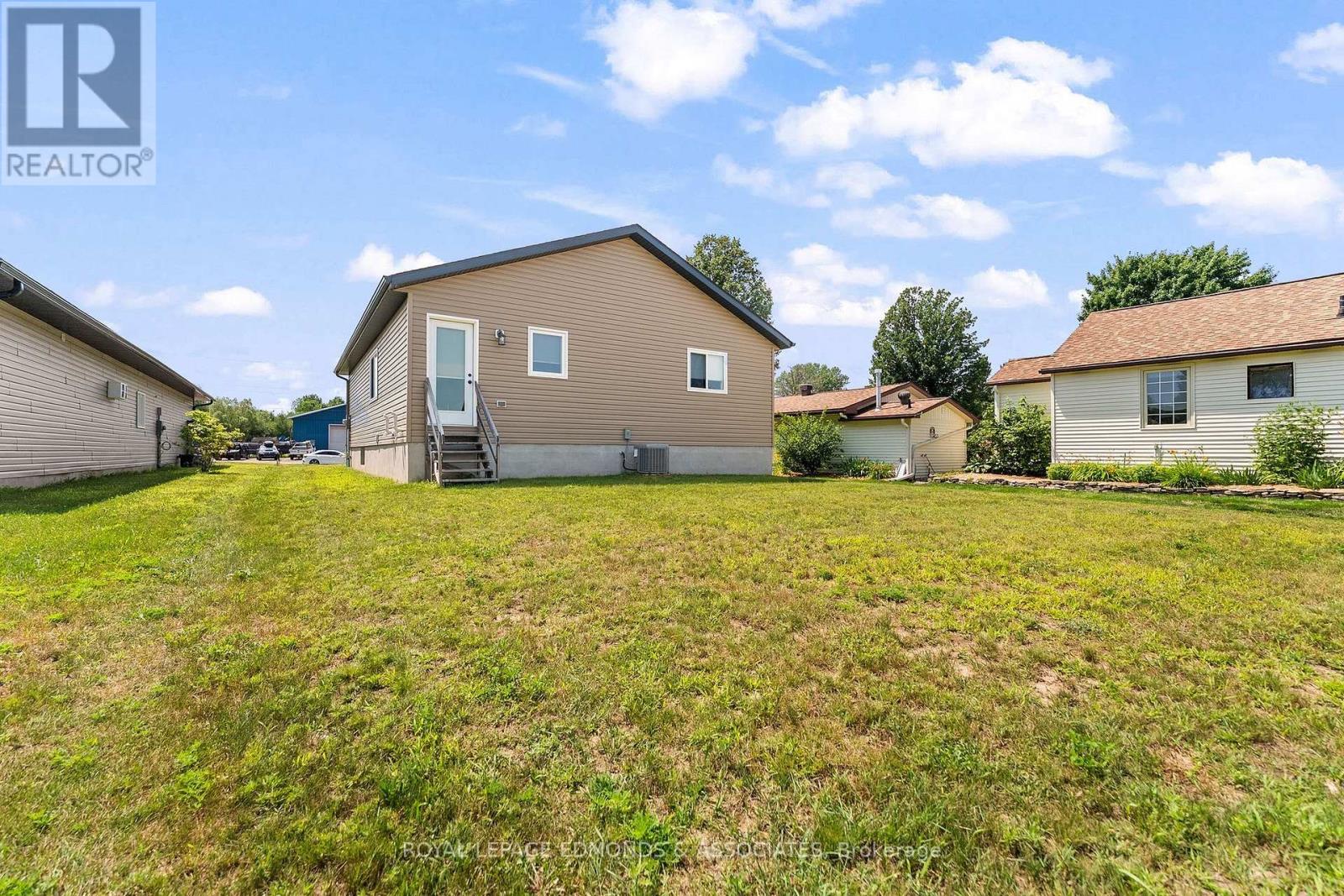 1313 BLAKELY CRESCENT - 33