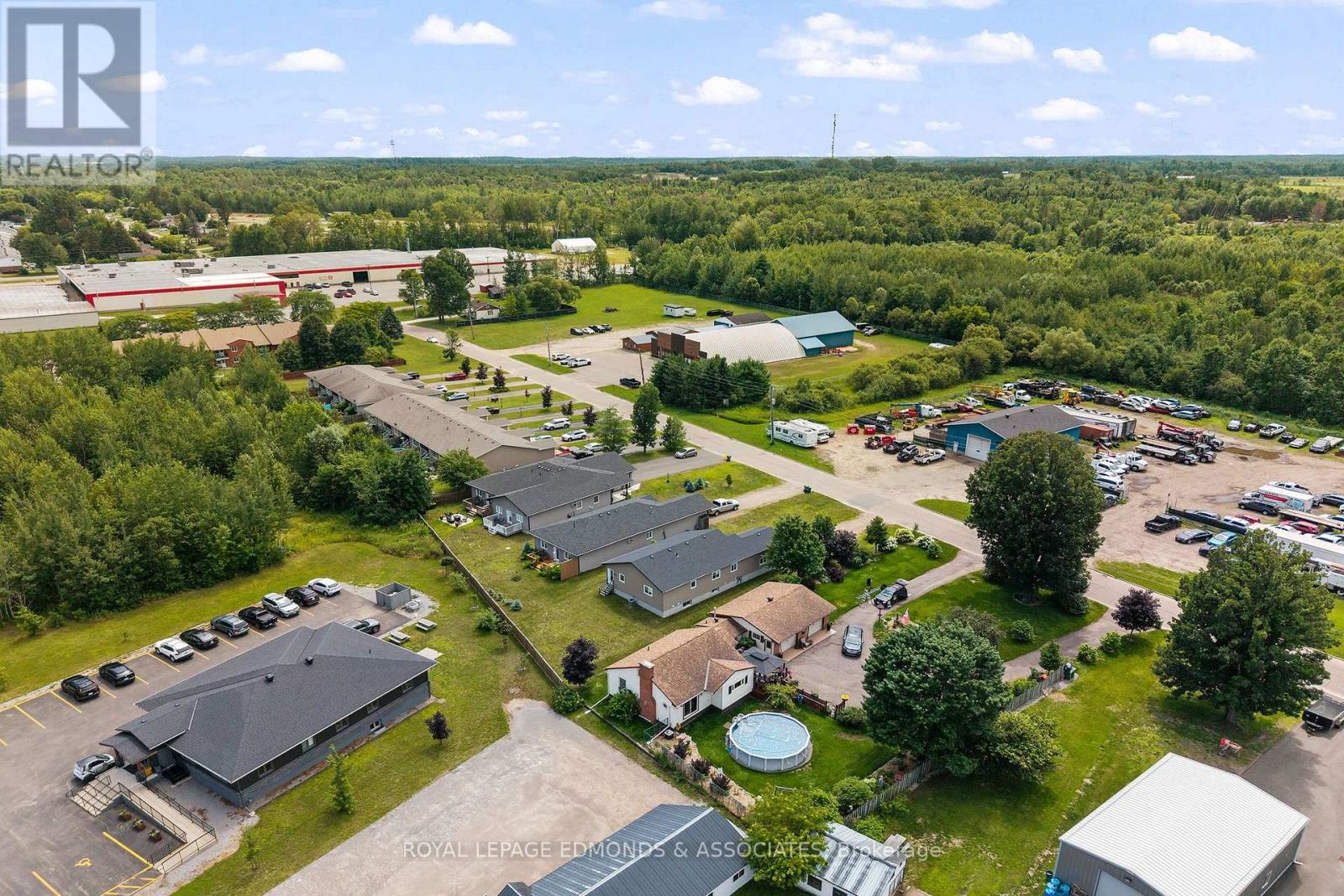 1313 BLAKELY CRESCENT - 35