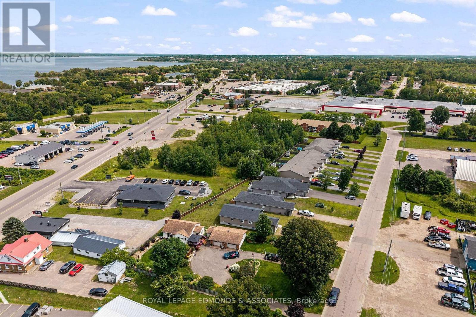 1313 BLAKELY CRESCENT - 36