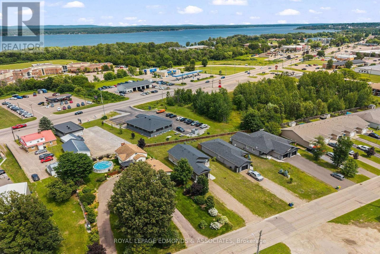 1313 BLAKELY CRESCENT - 37