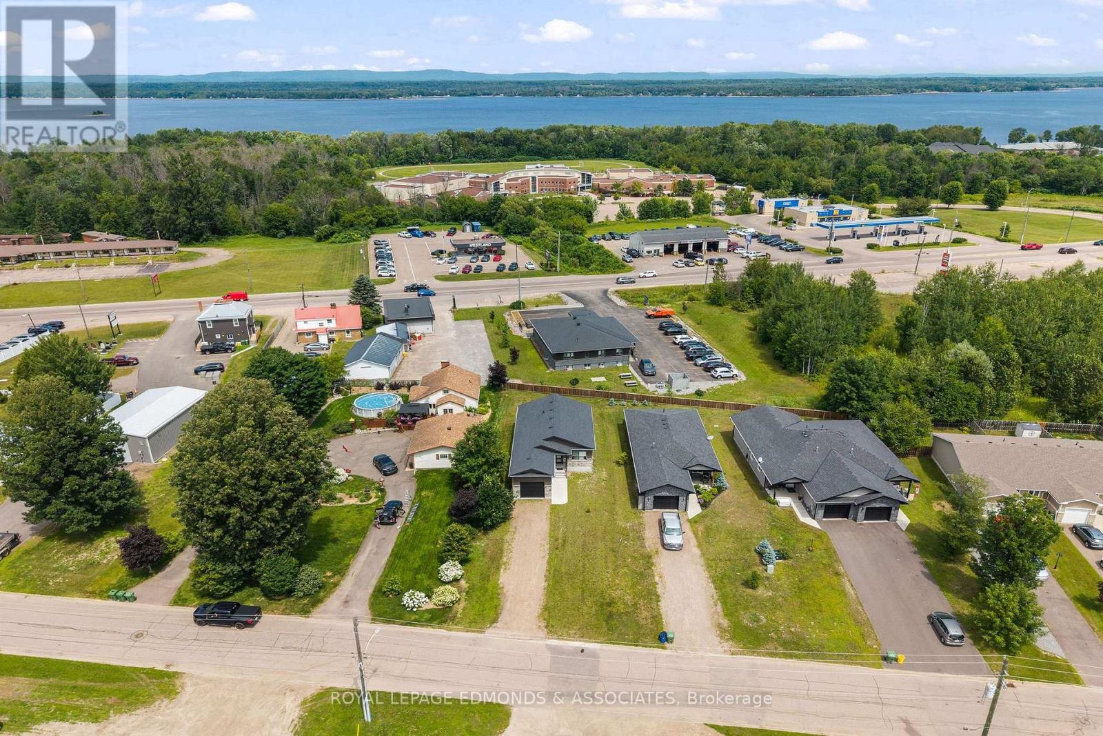 1313 BLAKELY CRESCENT - 4