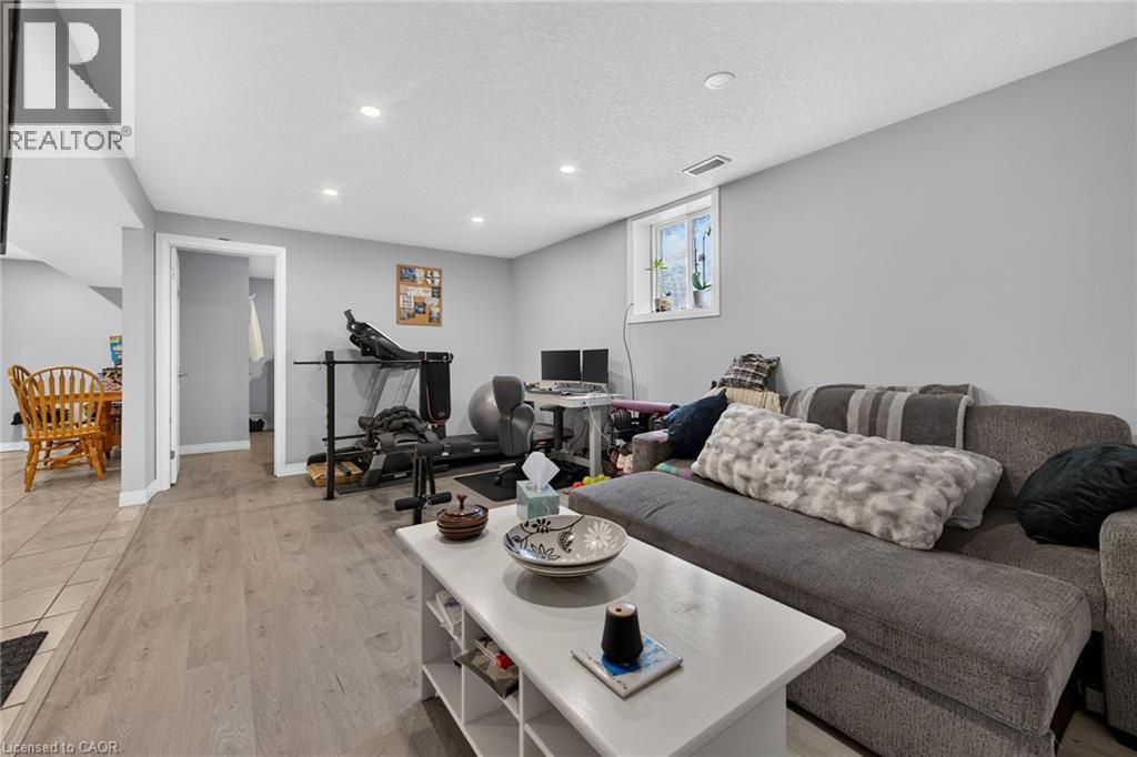 33 RUSKVIEW Road - 24