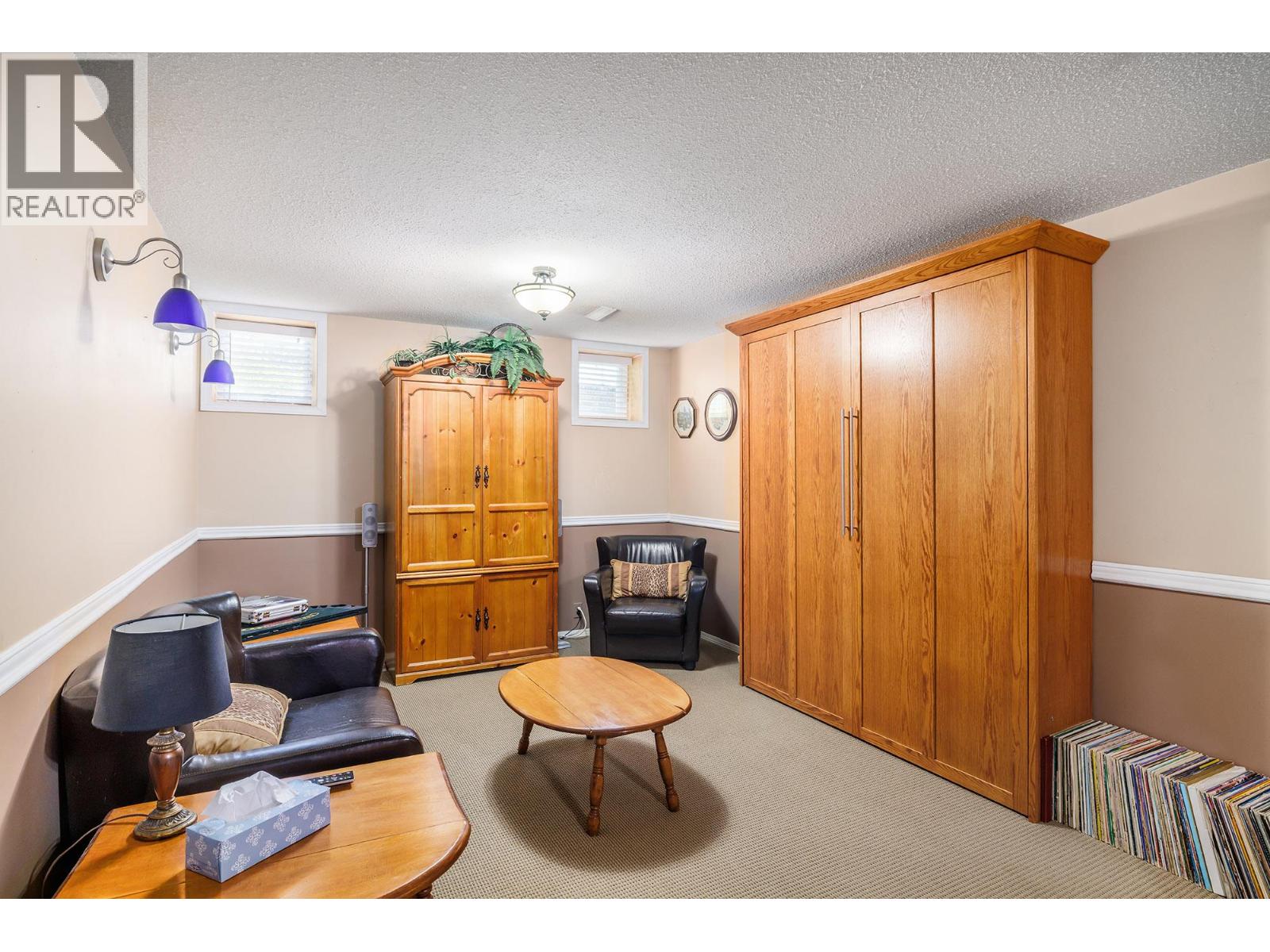 5687 Somerset Avenue - 21
