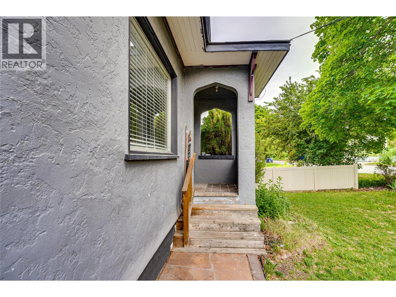 3202 26 Street - 5