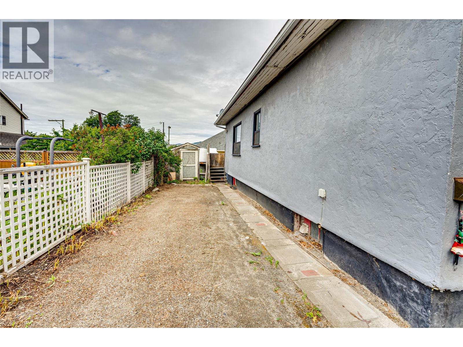 3202 26 Street - 4