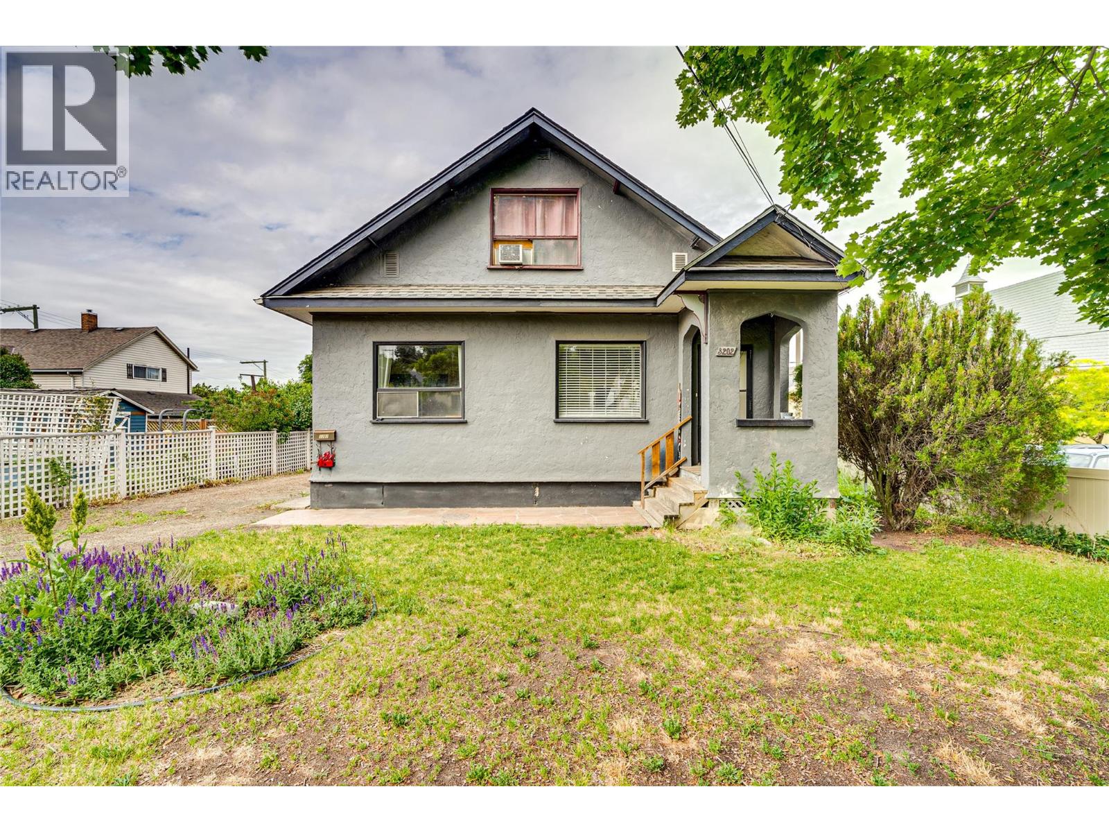 3202 26 Street - 3