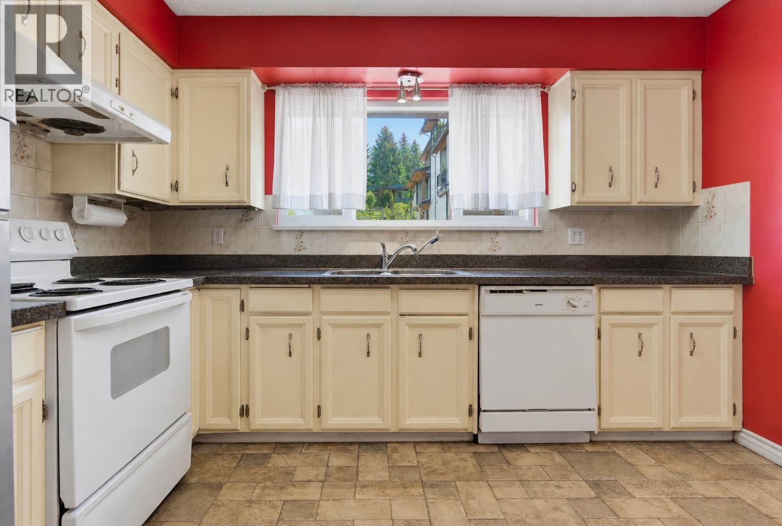 3 Bed, 3 Bath House for Sale in Coquitlam – 3204 MARINER WAY, Coquitlam – MLS# R3148591 - Image 8