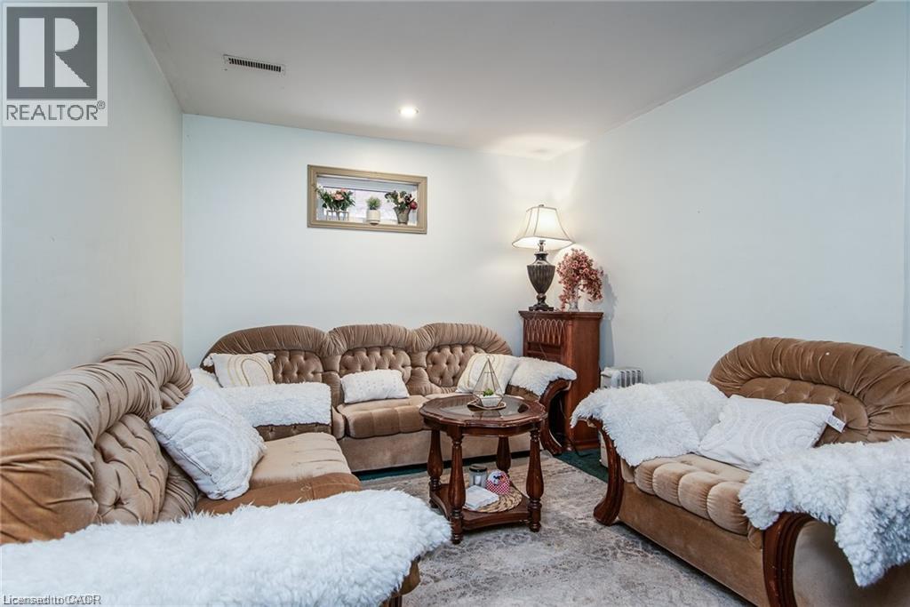 67 PINEMEADOW Crescent - Image 32