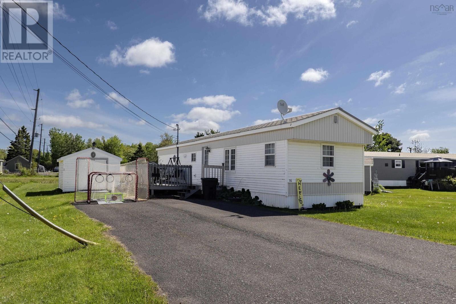 16 Lorne Crescent - 1