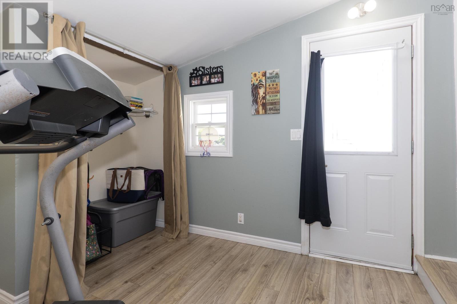 16 Lorne Crescent - 12
