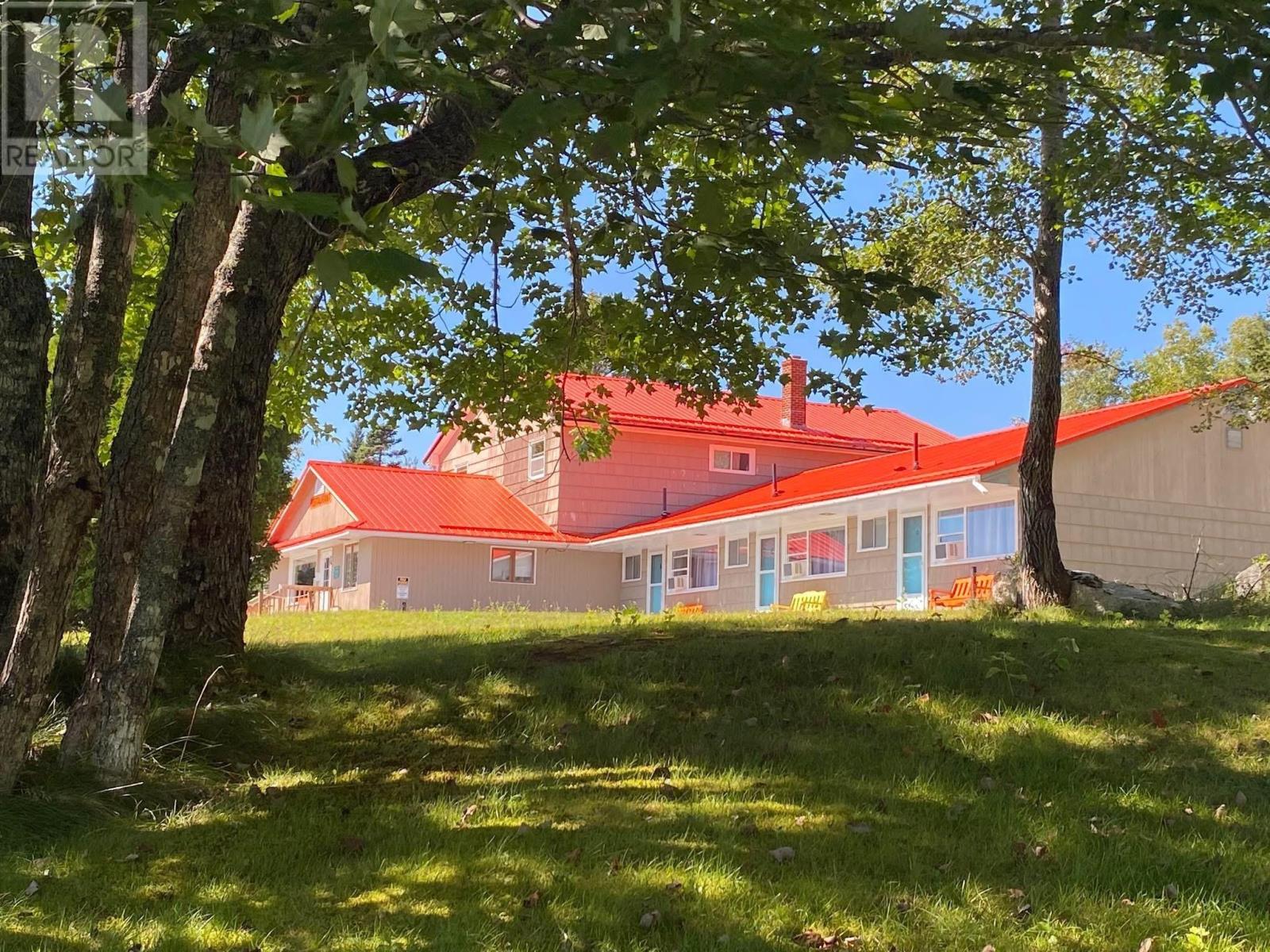 7975 Highway 7 Highway, Sherbrooke — photo 2