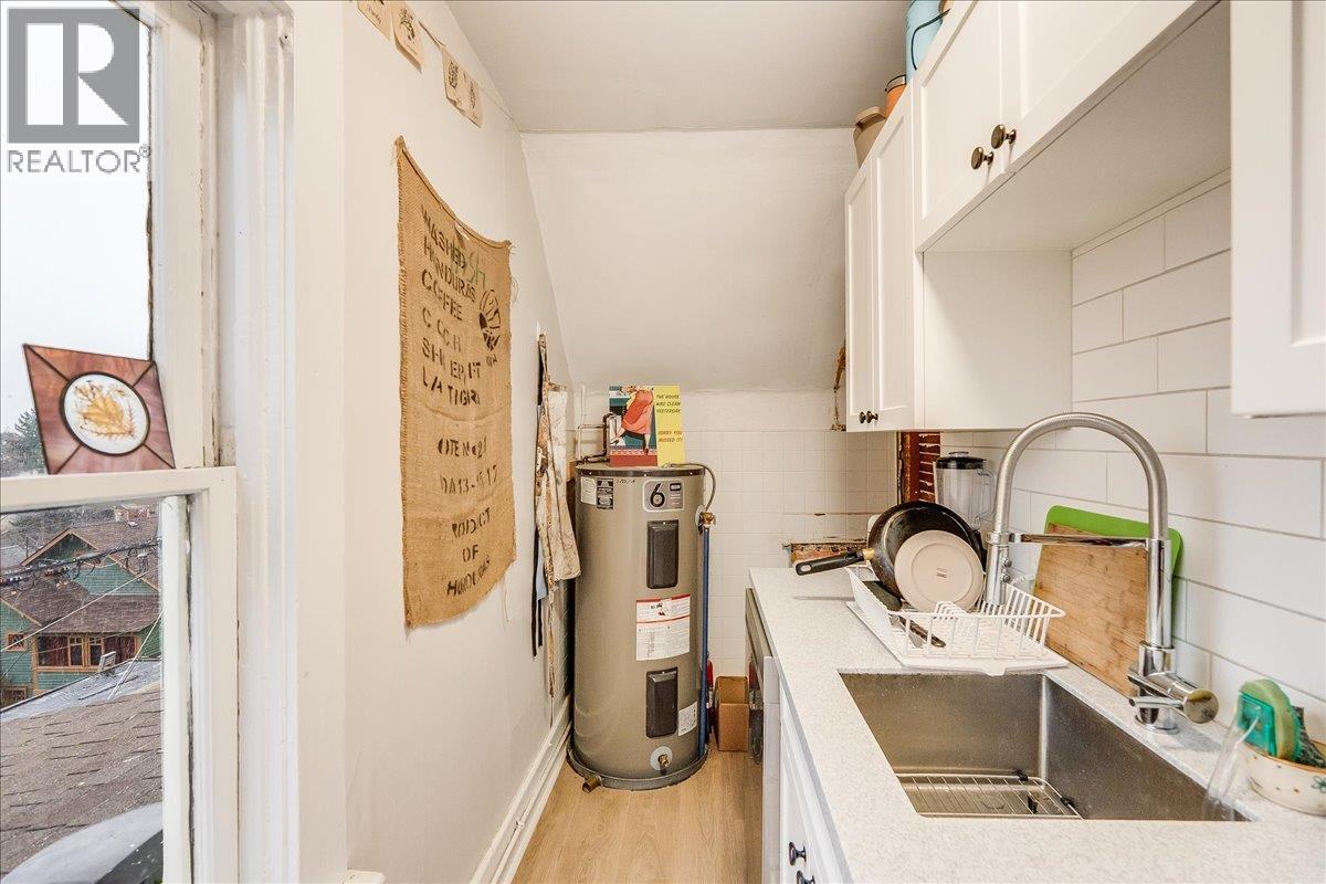 712 JOSEPHINE Street - 6