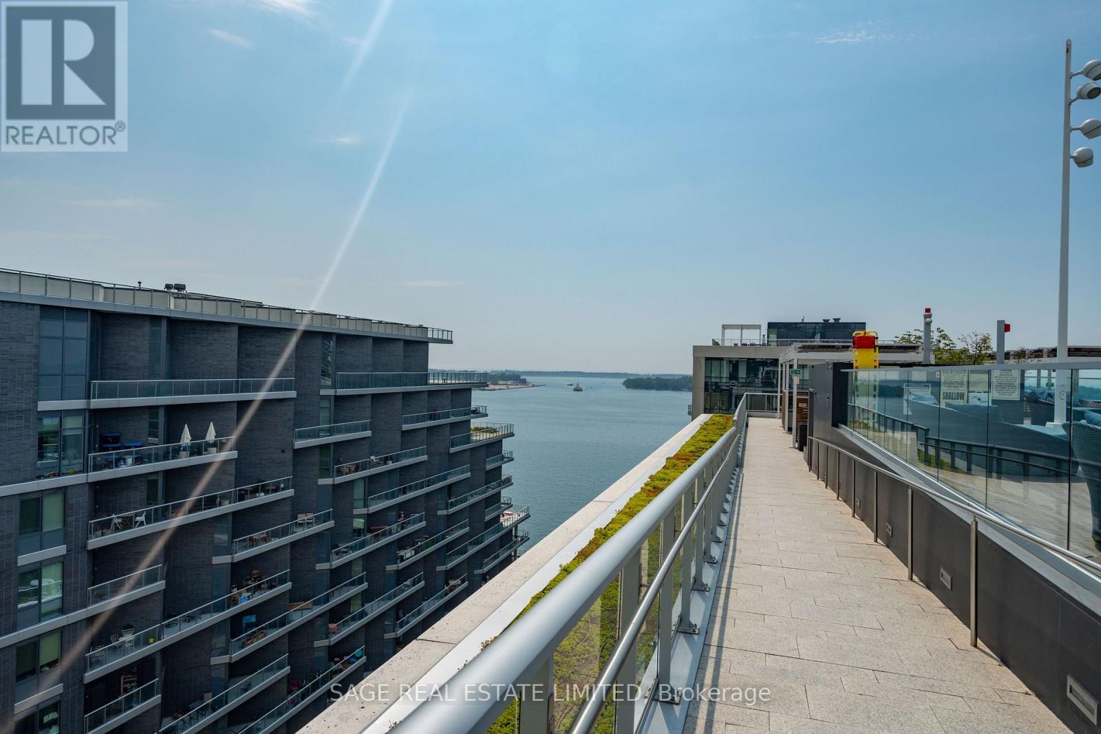 #615 55 MERCHANTS' WHARF - Image 40